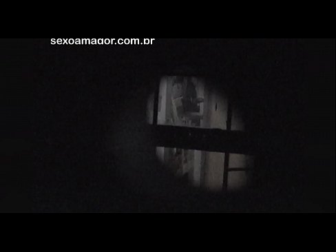 ❤️ Blondie wird heimlich von einem Voyeur aus der Nachbarschaft gefilmt, der sich hinter Hohlblocksteinen versteckt ❌ Russian porn bei uns ❤