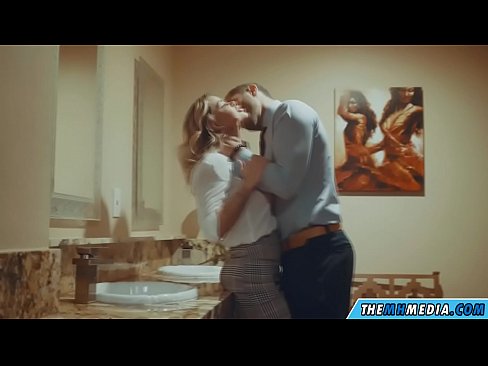 ❤️ Wenn eine vollbusige Blondine dich in einer öffentlichen Toilette verführt ❌ Russian porn bei uns ❤